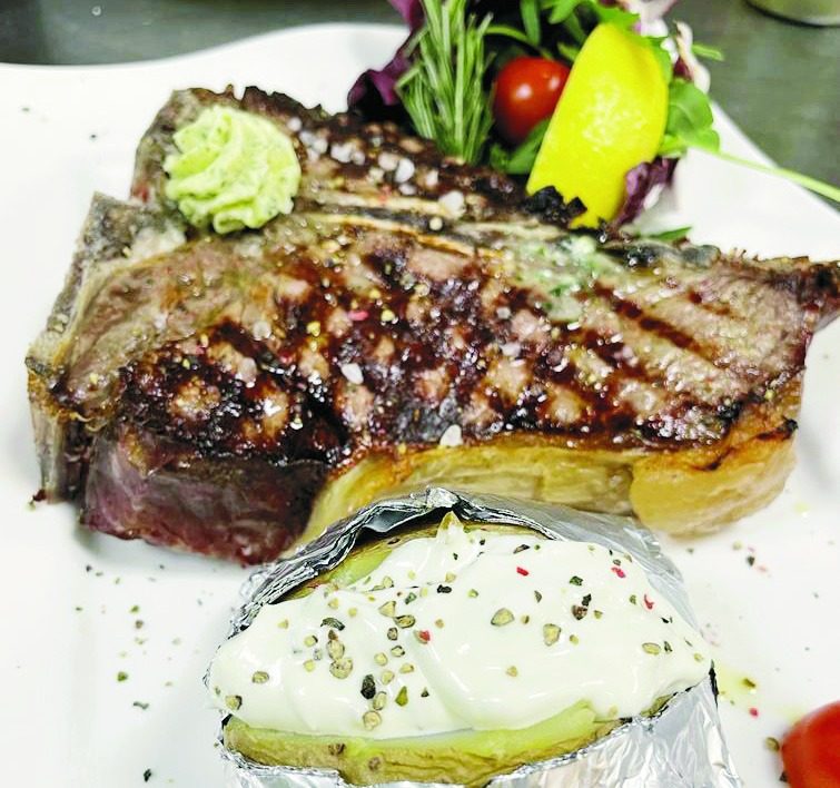 T-Bone Steak mit Folienkartoffel